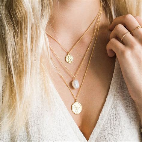 Simple and dainty - Ultra Dainty Simple Chain Necklace, Thin Gold Necklace Silver or Rose, Simple Necklace, Link Necklace, Dainty Chain The Silver Wren. (35.8k) $19.50. $26.00 (25% off) FREE shipping. Dainty Gold Filled Sunburst Necklace . Simple Gold Necklaces . Gold Filled Necklaces . Gift for Her .
